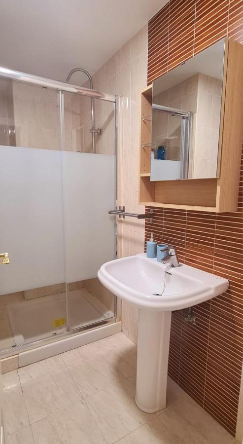 Apartamento A 2 Minutos De La Playa Y Centro Фуeнхирола Екстериор снимка