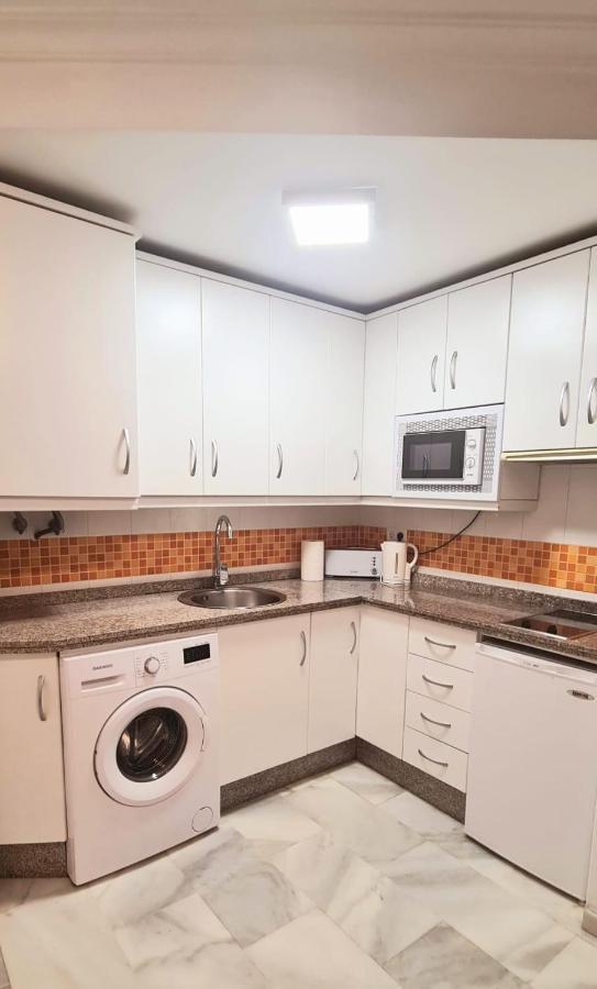 Apartamento A 2 Minutos De La Playa Y Centro Фуeнхирола Екстериор снимка
