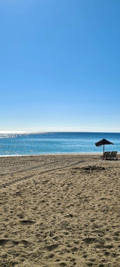 Apartamento A 2 Minutos De La Playa Y Centro Фуeнхирола Екстериор снимка